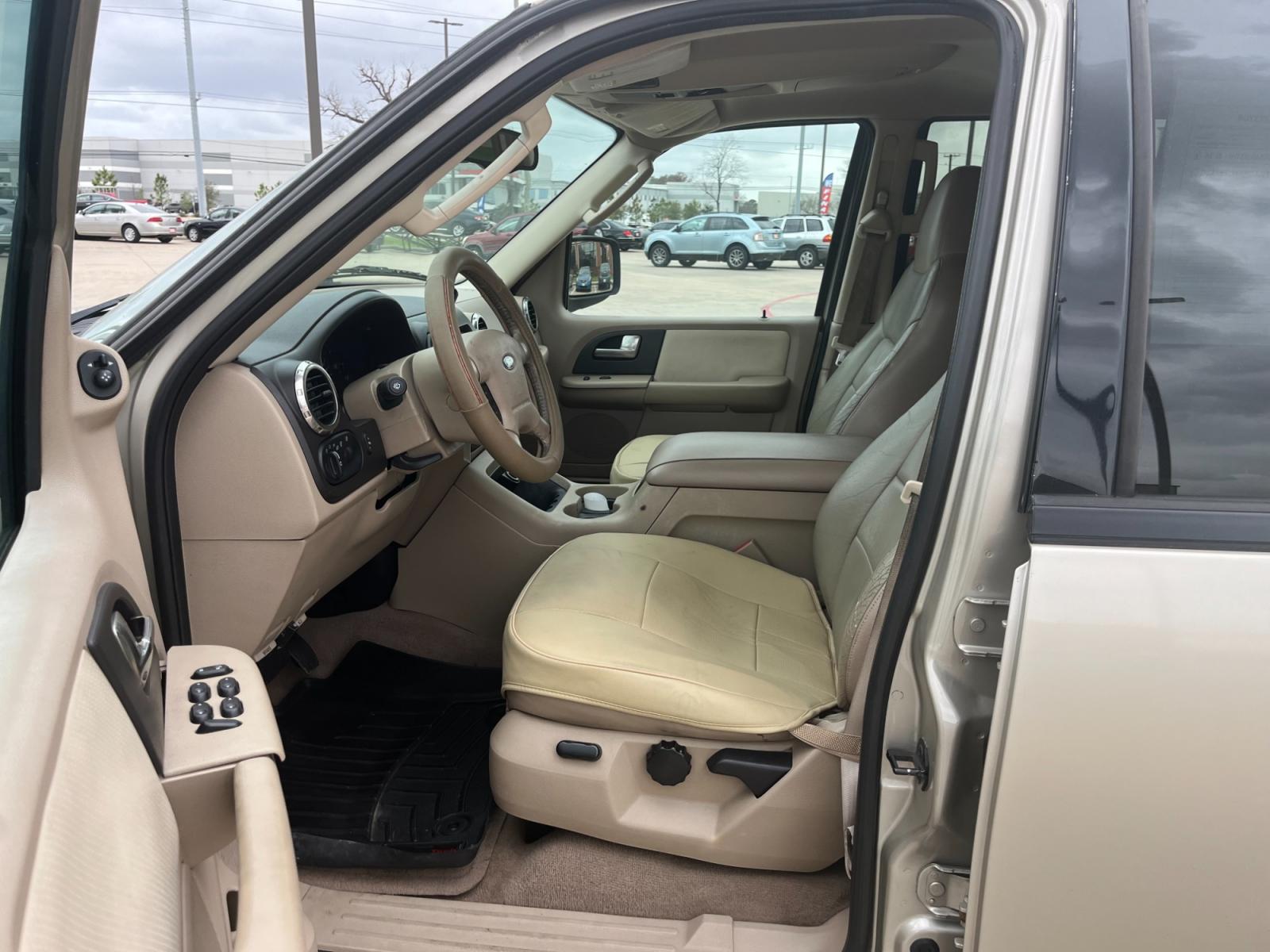 2004 GOLD /TAN Ford Expedition XLT 4.6L 2WD (1FMRU15W54L) with an 4.6L V8 SOHC 16V engine, 4-Speed Automatic Overdrive transmission, located at 14700 Tomball Parkway 249, Houston, TX, 77086, (281) 444-2200, 29.928619, -95.504074 - Photo #8